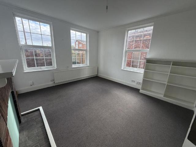 4 bedroom detached house to rent