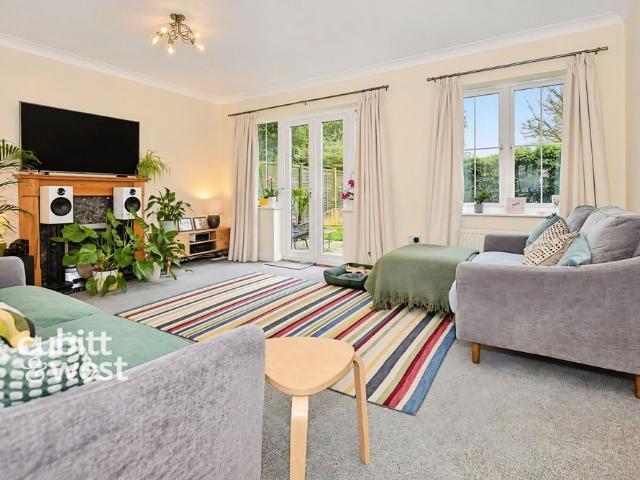 4 bedroom detached house to rent