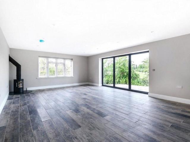 4 bedroom detached house to rent