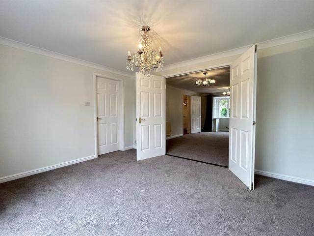 4 bedroom detached house to rent