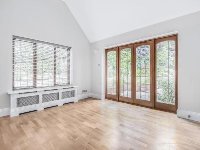4 bedroom detached house to rent