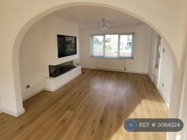 4 bedroom detached house to rent