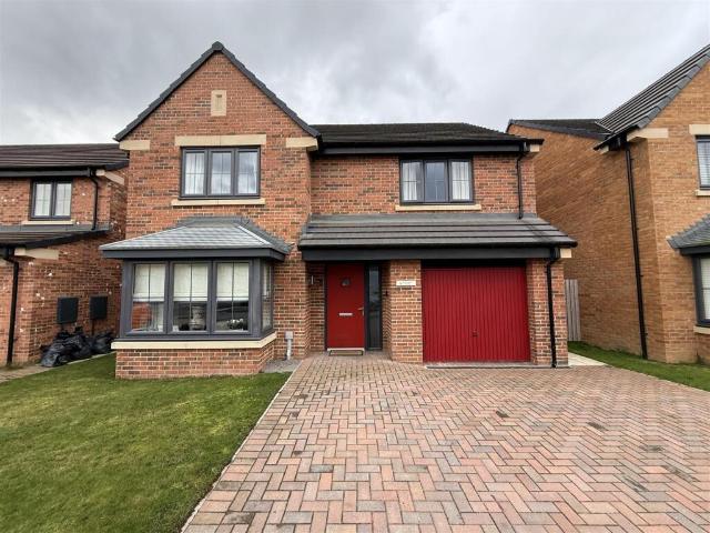 4 bedroom detached house to rent