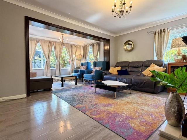 4 bedroom detached house to rent