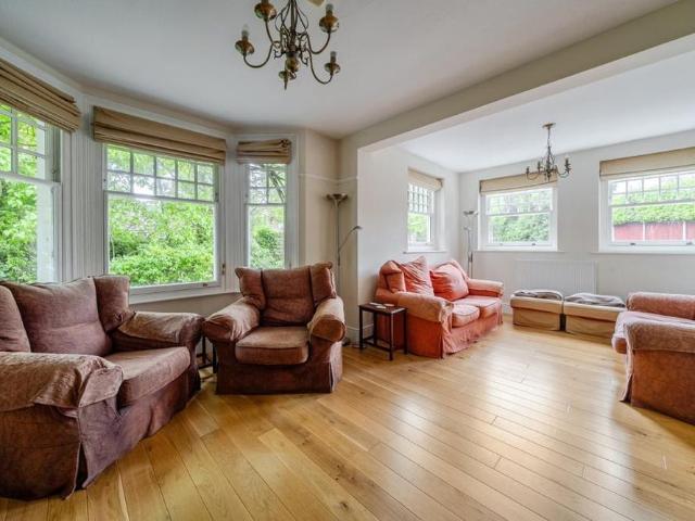 4 bedroom detached house to rent
