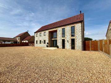 4 bedroom detached house to rent