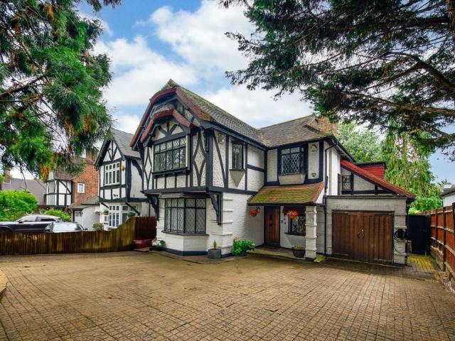 4 bedroom detached house to rent