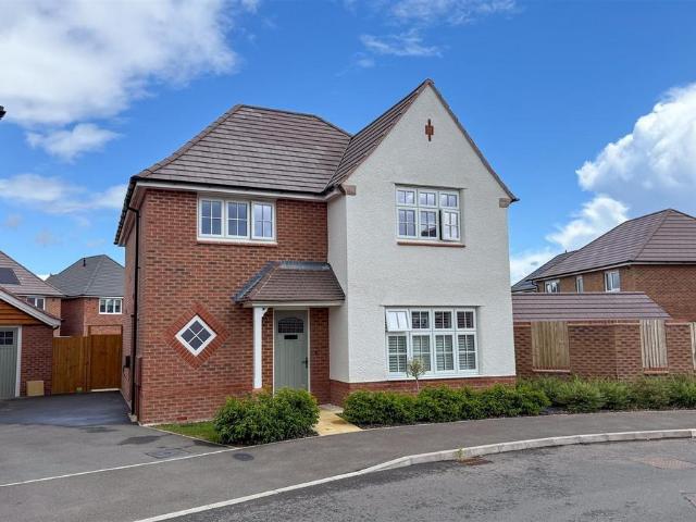 4 bedroom detached house to rent