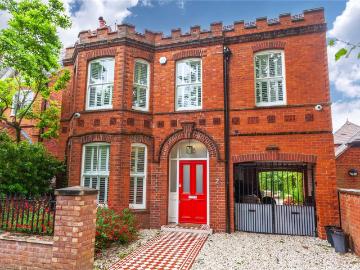 4 bedroom detached house to rent