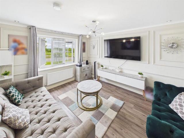 4 bedroom detached house to rent