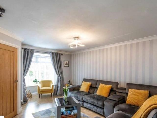 4 bedroom detached house to rent