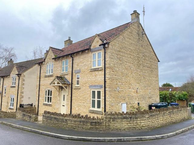 4 bedroom detached house to rent