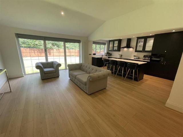 4 bedroom detached house to rent