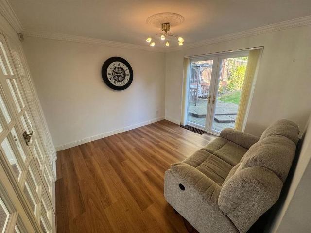 4 bedroom detached house to rent