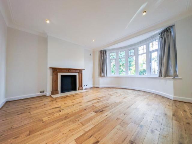 4 bedroom detached house to rent
