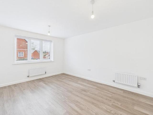 4 bedroom detached house to rent