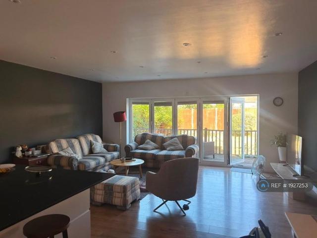 4 bedroom detached house to rent