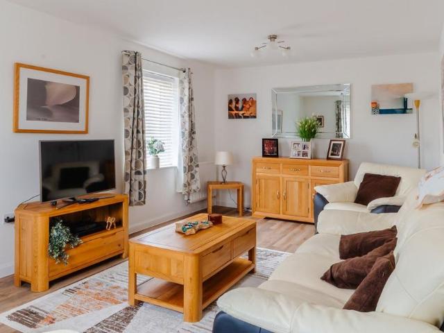 4 bedroom detached house to rent