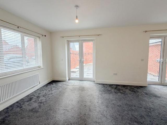 4 bedroom detached house to rent