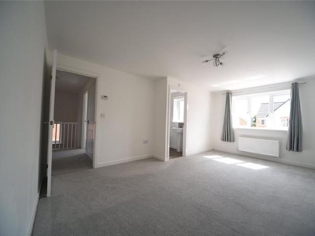 4 bedroom detached house to rent