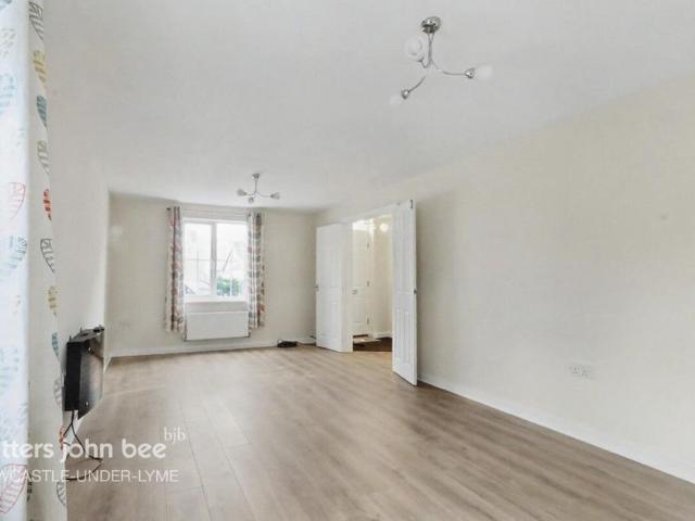 4 bedroom detached house to rent