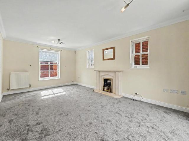 4 bedroom detached house to rent