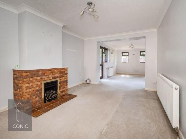 4 bedroom detached house to rent