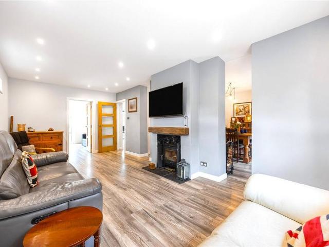 4 bedroom detached house to rent