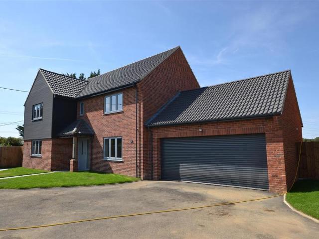4 bedroom detached house to rent