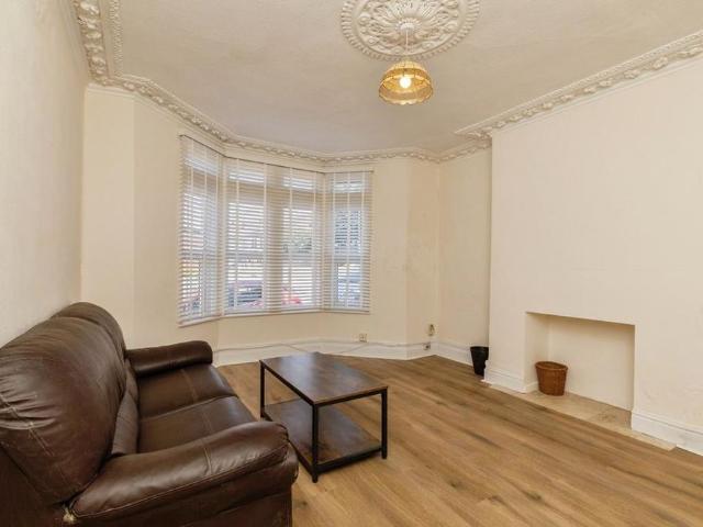 4 bedroom detached house to rent