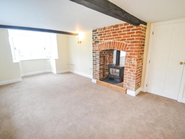 4 bedroom detached house to rent