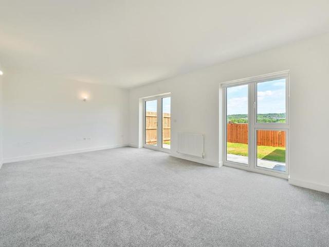4 bedroom detached house to rent