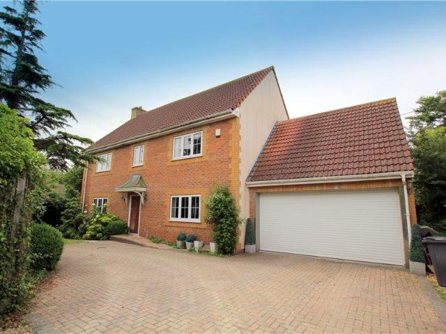 4 bedroom detached house to rent