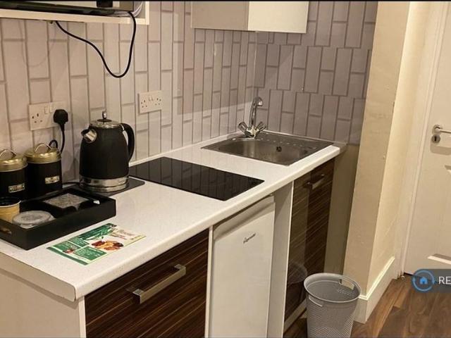 4 bedroom detached house to rent