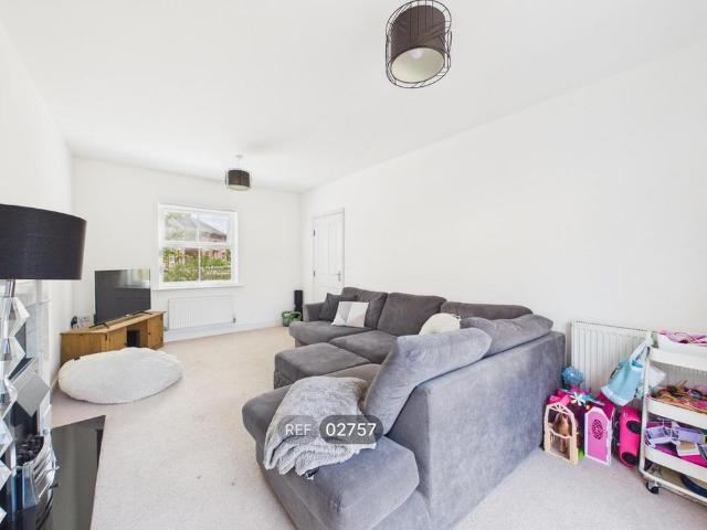 4 bedroom detached house to rent