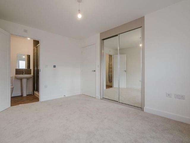 4 bedroom detached house to rent