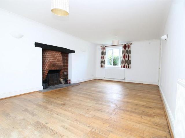 4 bedroom detached house to rent