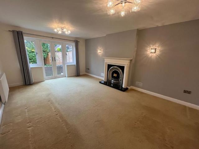 4 bedroom detached house to rent