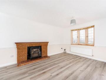 4 bedroom detached house to rent