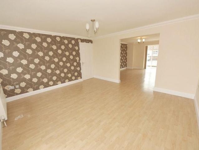 4 bedroom detached house to rent