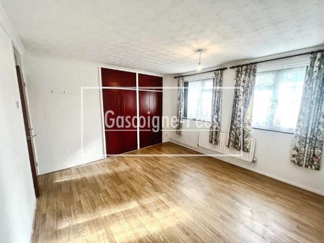 4 bedroom detached house to rent