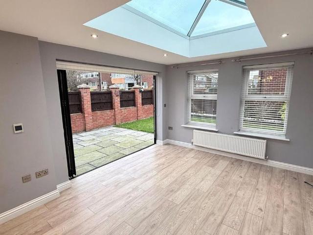4 bedroom detached house to rent