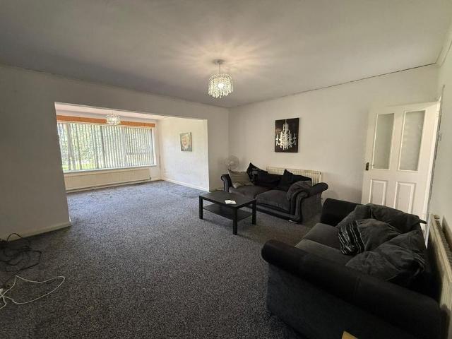4 bedroom detached house to rent