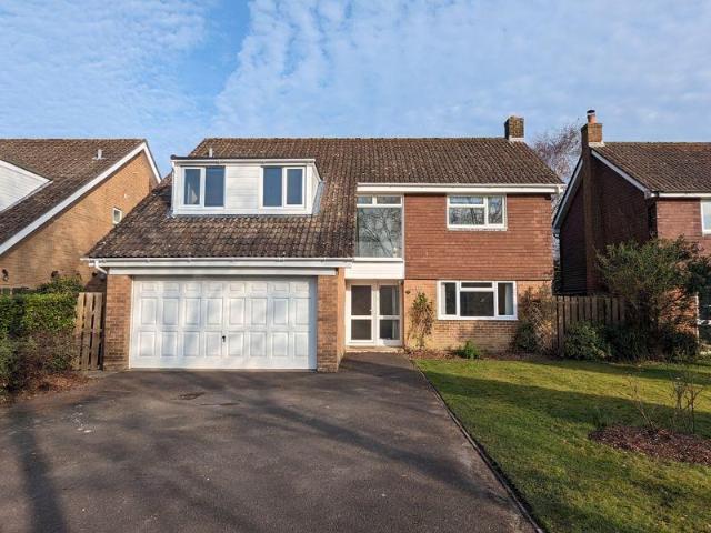4 bedroom detached house to rent