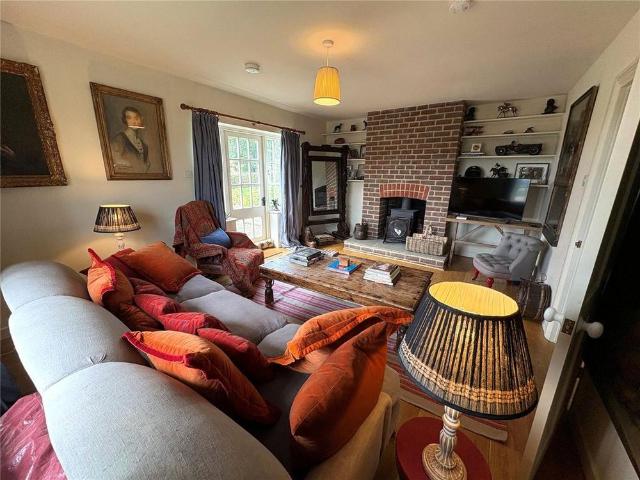 4 bedroom detached house to rent