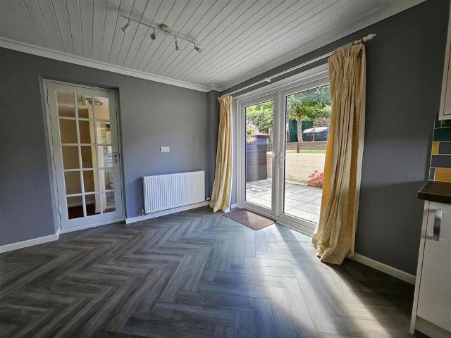 4 bedroom detached house to rent