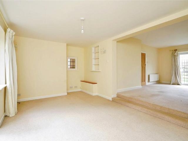 4 bedroom detached house to rent