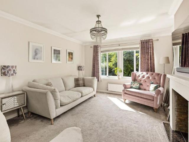 4 bedroom detached house to rent