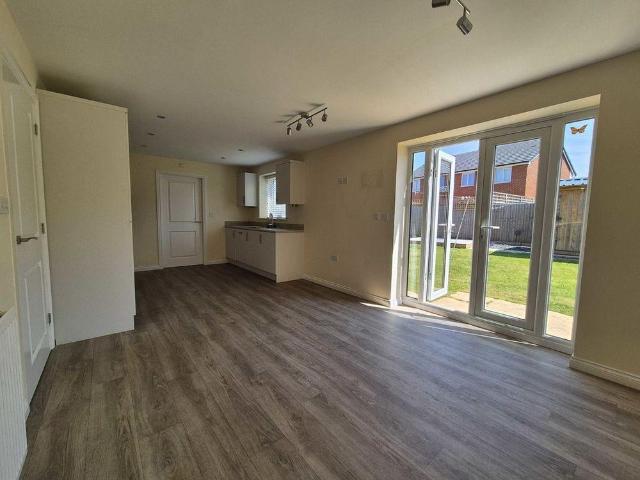 4 bedroom detached house to rent
