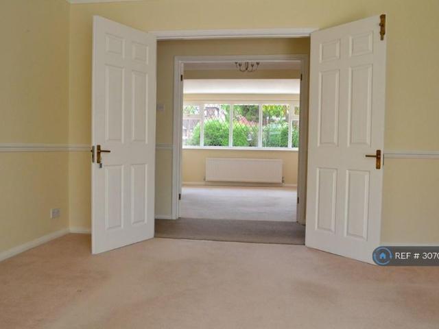 4 bedroom detached house to rent